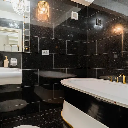 Luxury Flat Next To Mall *