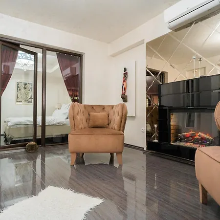 Luxury Flat Next To Mall