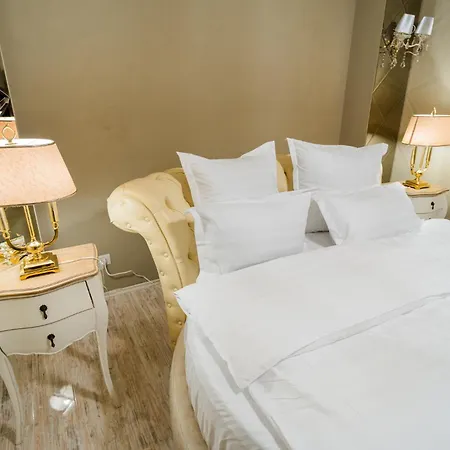 Luxury Flat Next To Mall