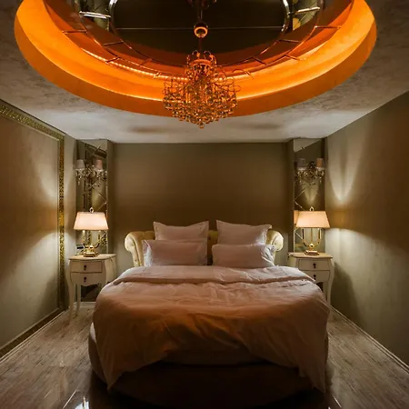 Luxury Flat Next To Mall