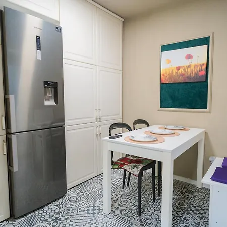 Luxury Flat Next To Mall *